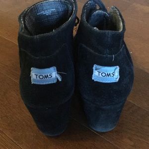 Toms